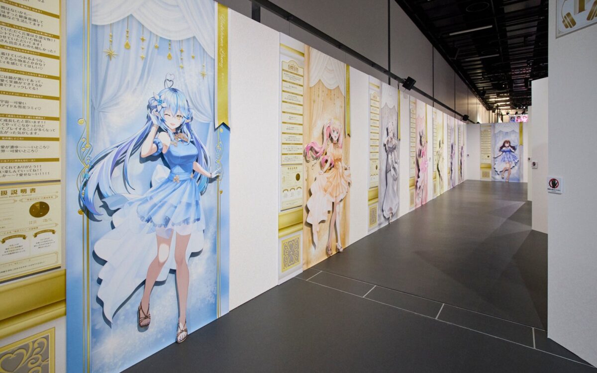 ホロライブ9周年の展示会が有明で開幕　63人の「9問9答」、ときのそらさんのライブ衣装も